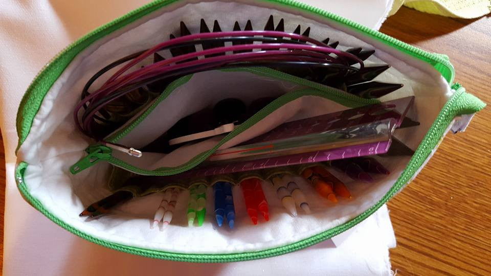 INTERCHANGEABLE KNITTING NEEDLE POUCH